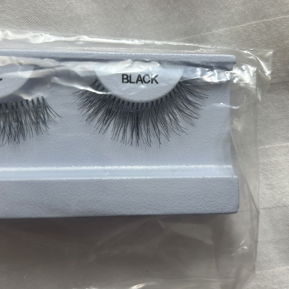Lashes - Picture 2 of 3